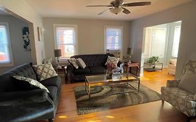 Three Bed One Bath Apt 25 Mins To Nyc